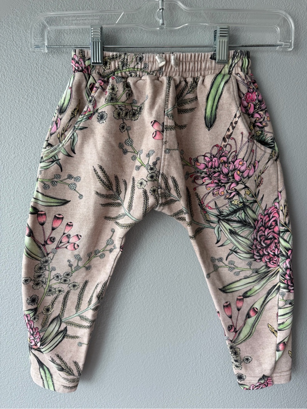 Munster  Munsterkids Missie mocha tan floral fleece track pants Girls’ sz 4